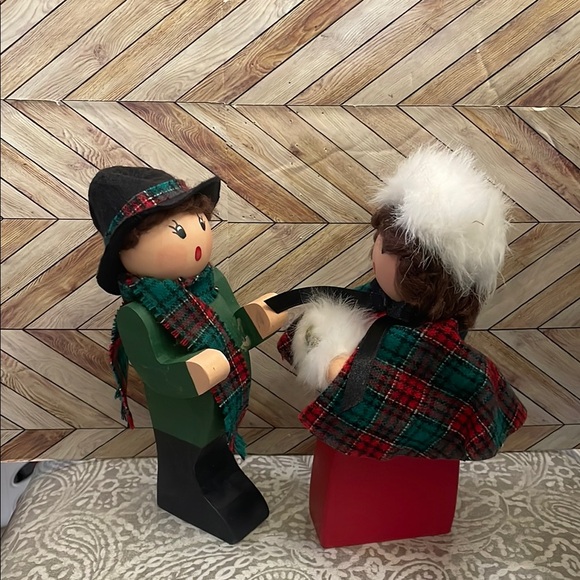 Vintage wood block Festive Wooden Figurines hand painted Christmas carolers. 8” - Picture 2 of 6